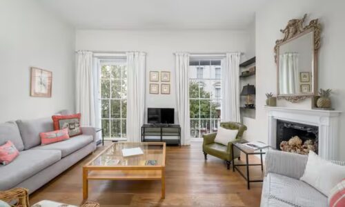 Spacious flat near Victoria and Warwick Square