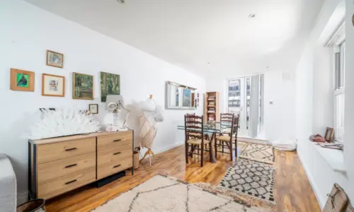 Charming 2BR Flat Steps from Hyde Park
